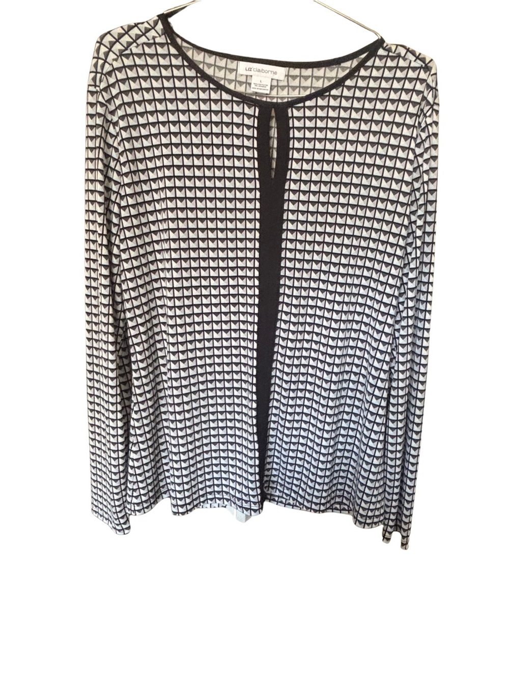 Liz Claiborne Black & White Geometric Chevron Keyhole Long Sleeve Top